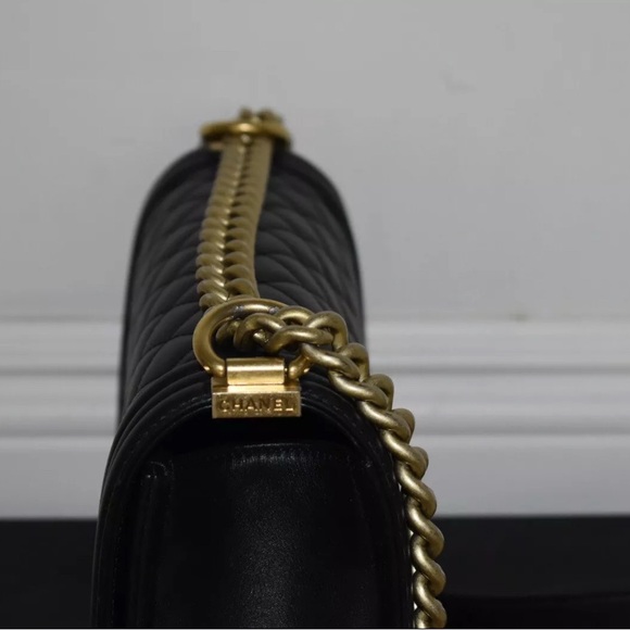 Large Boy Chanel Handbag Grained Calfskin GoldTone Metal Black Authenticity Card - Picture 6 of 16